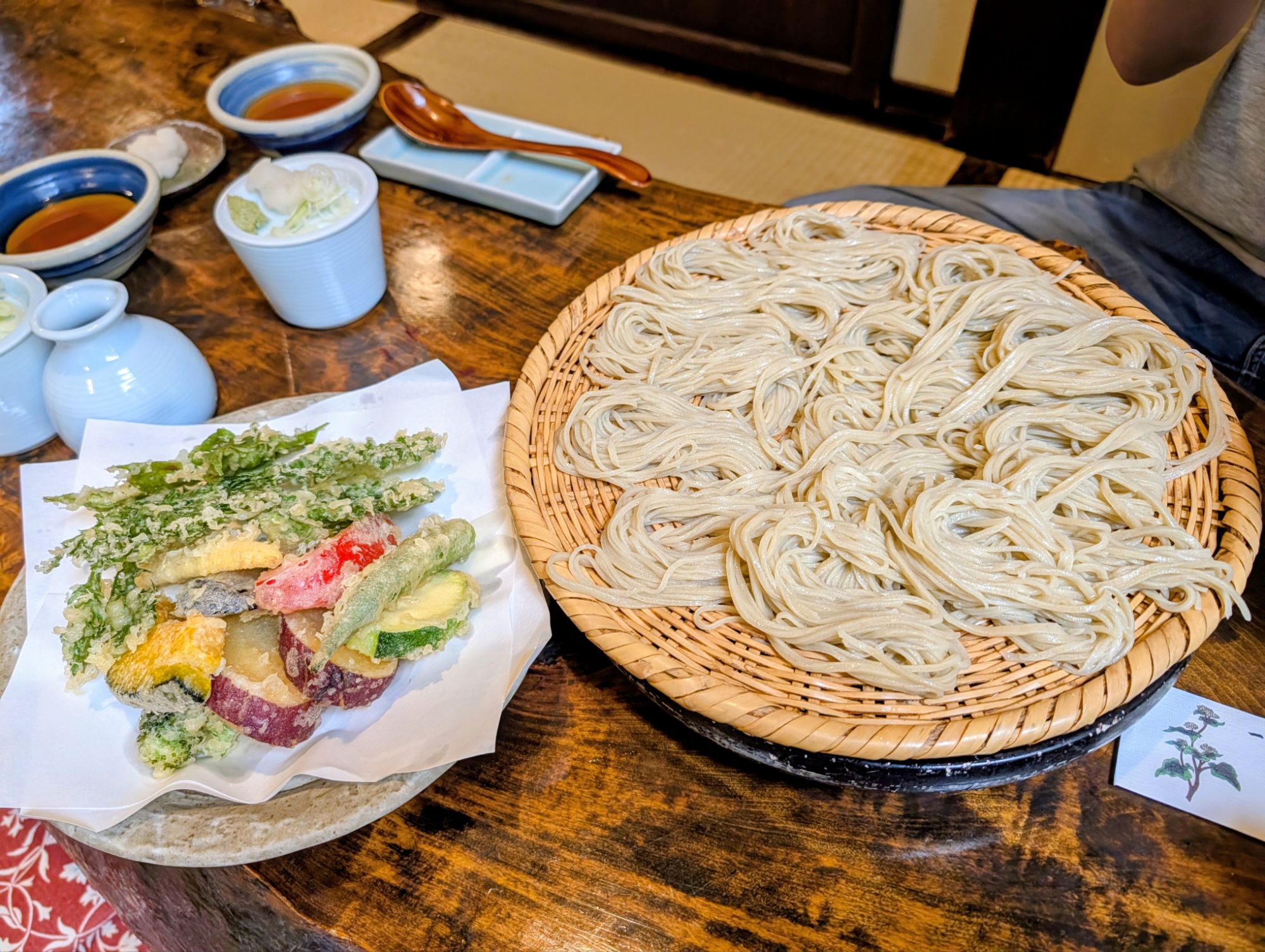 【戸隠グルメ】戸隠蕎麦の名店「うずら家」完全ガイド!行列必至の人気店で味わう絶品天ぷらとお蕎麦の魅力